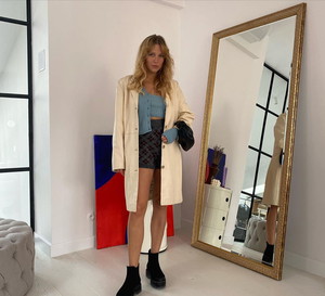 7 pomysłów Jessiki Mercedes na modne stylizacje na jesień 2020. Oryginalne looki i najmodniejsze buty sezonu. Na każdy dzień tygodnia!