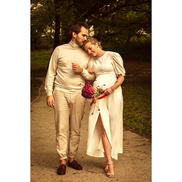 Lara Gessler (w sukni ślubnej) i Piotr Szeląg w dniu ślubu.