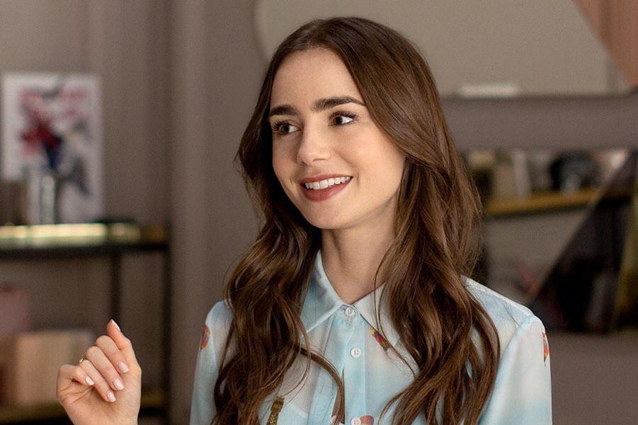 Lily Collins zdradziła, ile lat ma jej bohaterka w serialu „Emily in Paris”. Fani są oburzeni