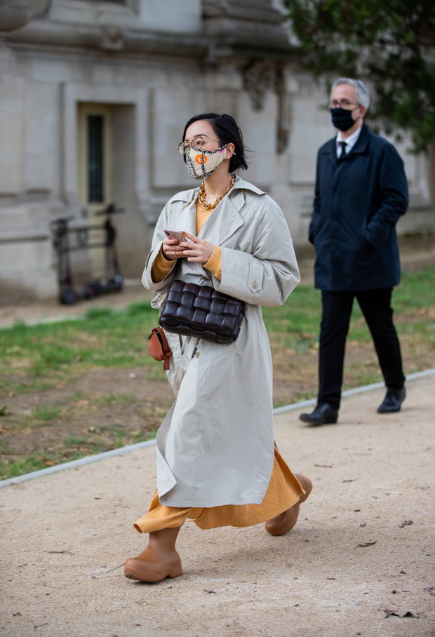 Street Style At Paris Fashion Week - Womenswear Spring Summer 2021 : Day Three