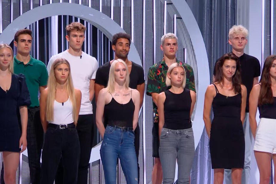 Top Model 9. Odcinek 7. Akrobatyczna sesja zdjęciowa, pokaz z facetami na obcasach oraz film modowy. A wśród gości specjalnych Anna Jagodzińska, Joanna Jędrzejczyk i Katarzyna Dąbrowska, redaktor naczelna GLAMOUR