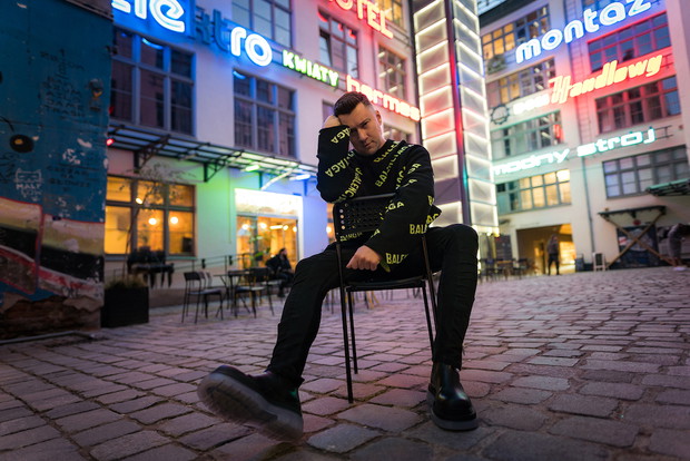 Influencer Lukebook w sesji dla miasta Wrocław #modanawroclaw