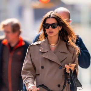 Emily Ratajkowski w ciąży promuje ciałopozytywność