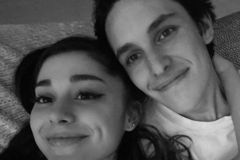 Ariana Grande zaręczyła się po kilku miesiącach związku! Artystka pokazała zdjęcie pięknego pierścionka