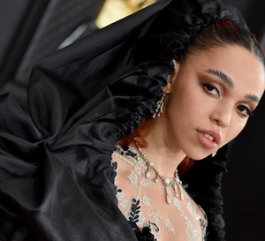 FKA twigs pozywa swojego byłego chłopaka za znęcanie się nad nią. Chodzi o popularnego aktora!