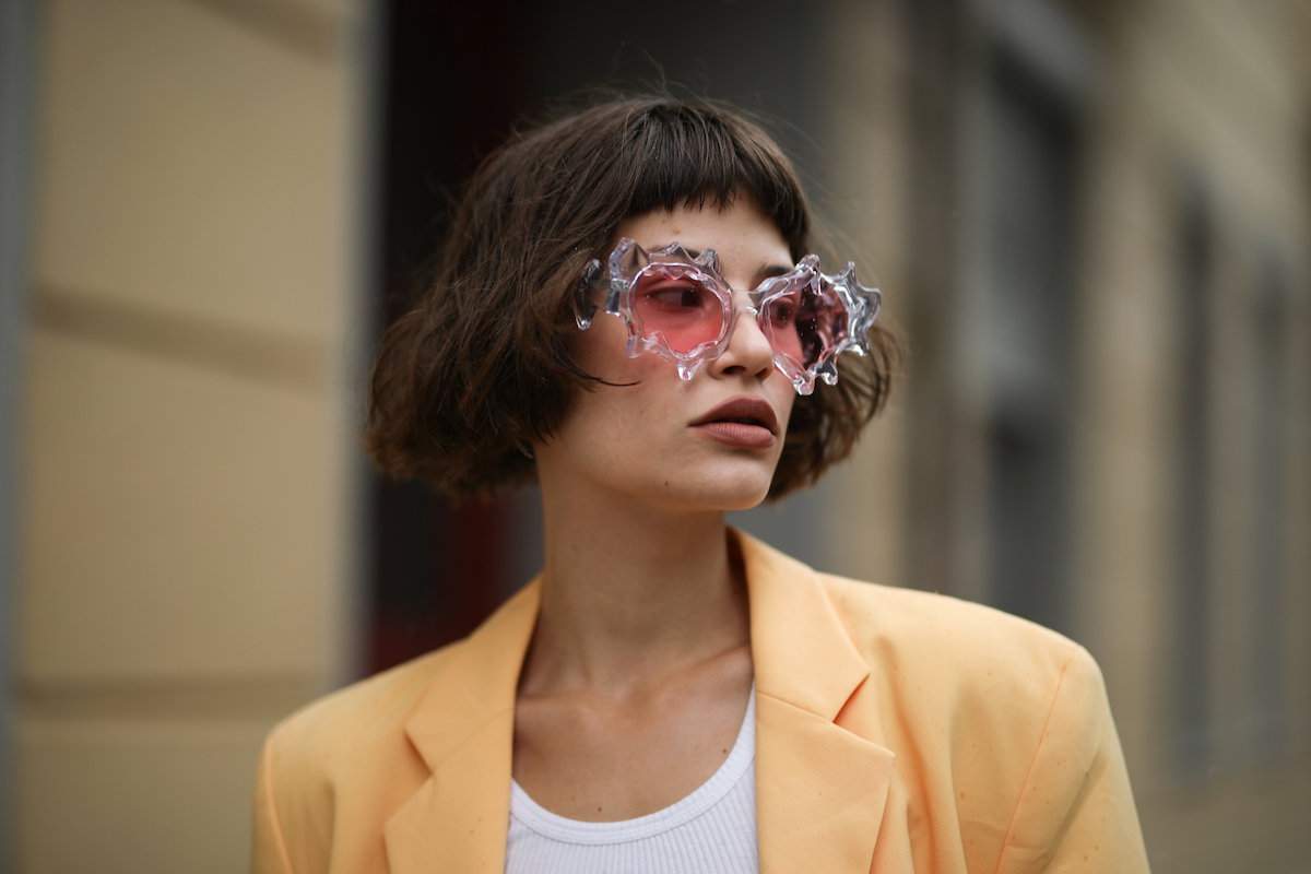 Boyfriend bob to najbardziej cool odmiana najpopularniejszej fryzury ostatnich miesięcy. Będzie hitem w 2021 roku!