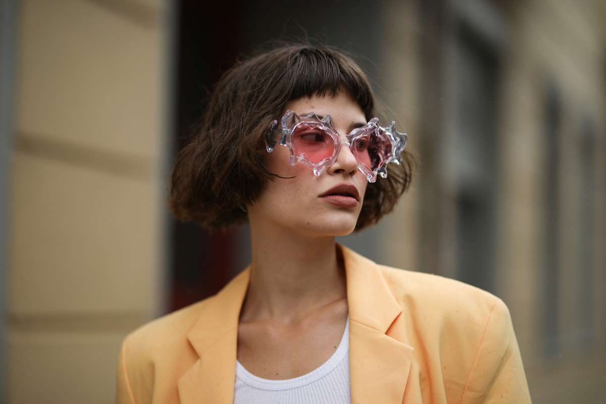 Boyfriend bob to najbardziej cool odmiana najpopularniejszej fryzury ostatnich miesięcy. Będzie hitem w 2021 roku!