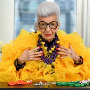 „Jestem najstarszą nastolatką na świecie”. Iris Apfel nie ma zasad, bo ich łamanie byłoby stratą czasu