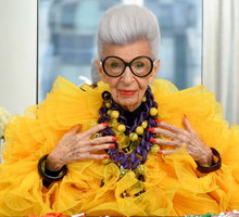 „Jestem najstarszą nastolatką na świecie”. Iris Apfel nie ma zasad, bo ich łamanie byłoby stratą czasu