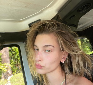 Hailey Bieber startuje z marką kosmetyków do pielęgnacji skóry Rhode