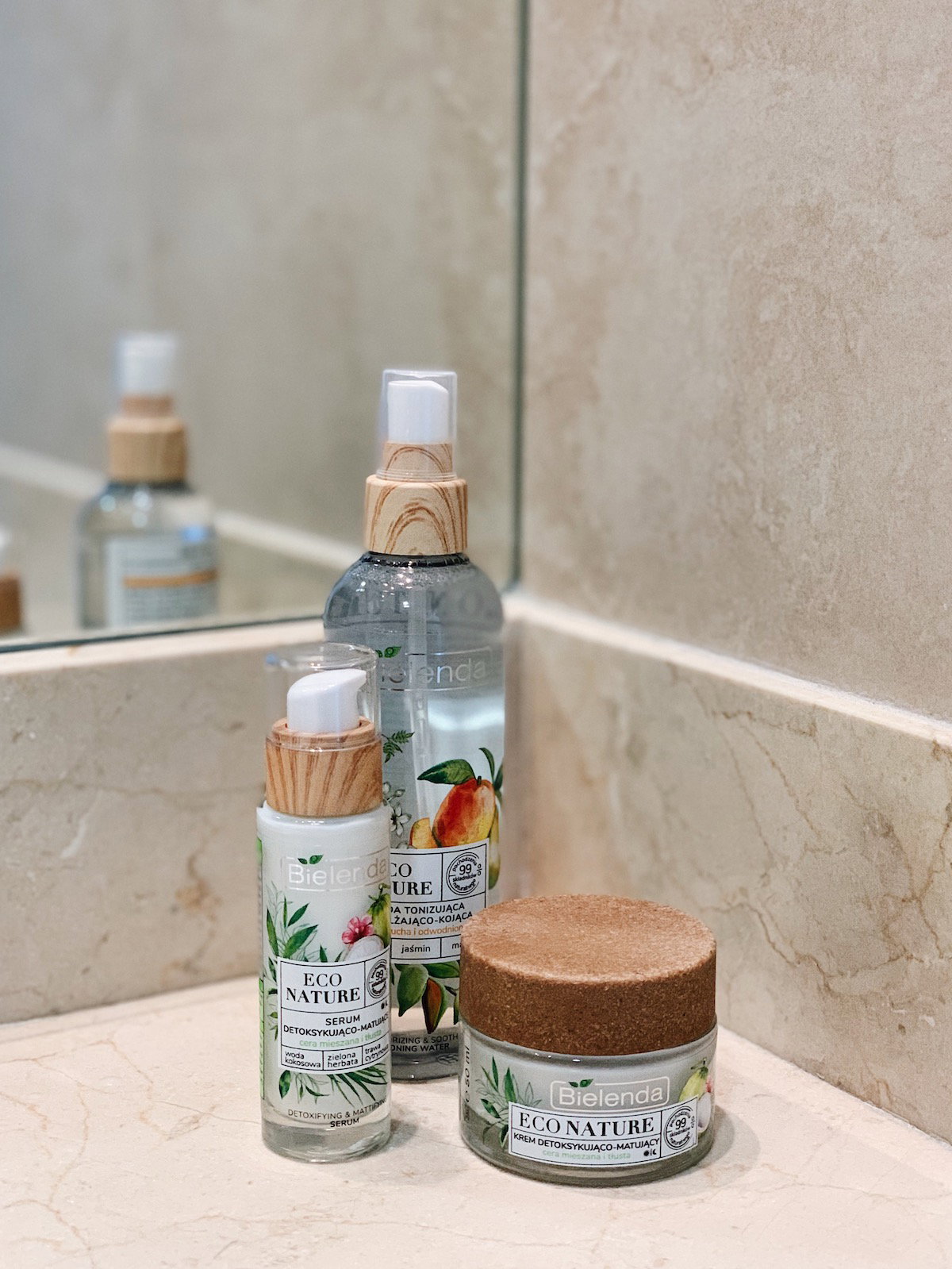 Te wegańskie kosmetyki na bazie naturalnych składników idealnie wpisują się w ideę self-care!