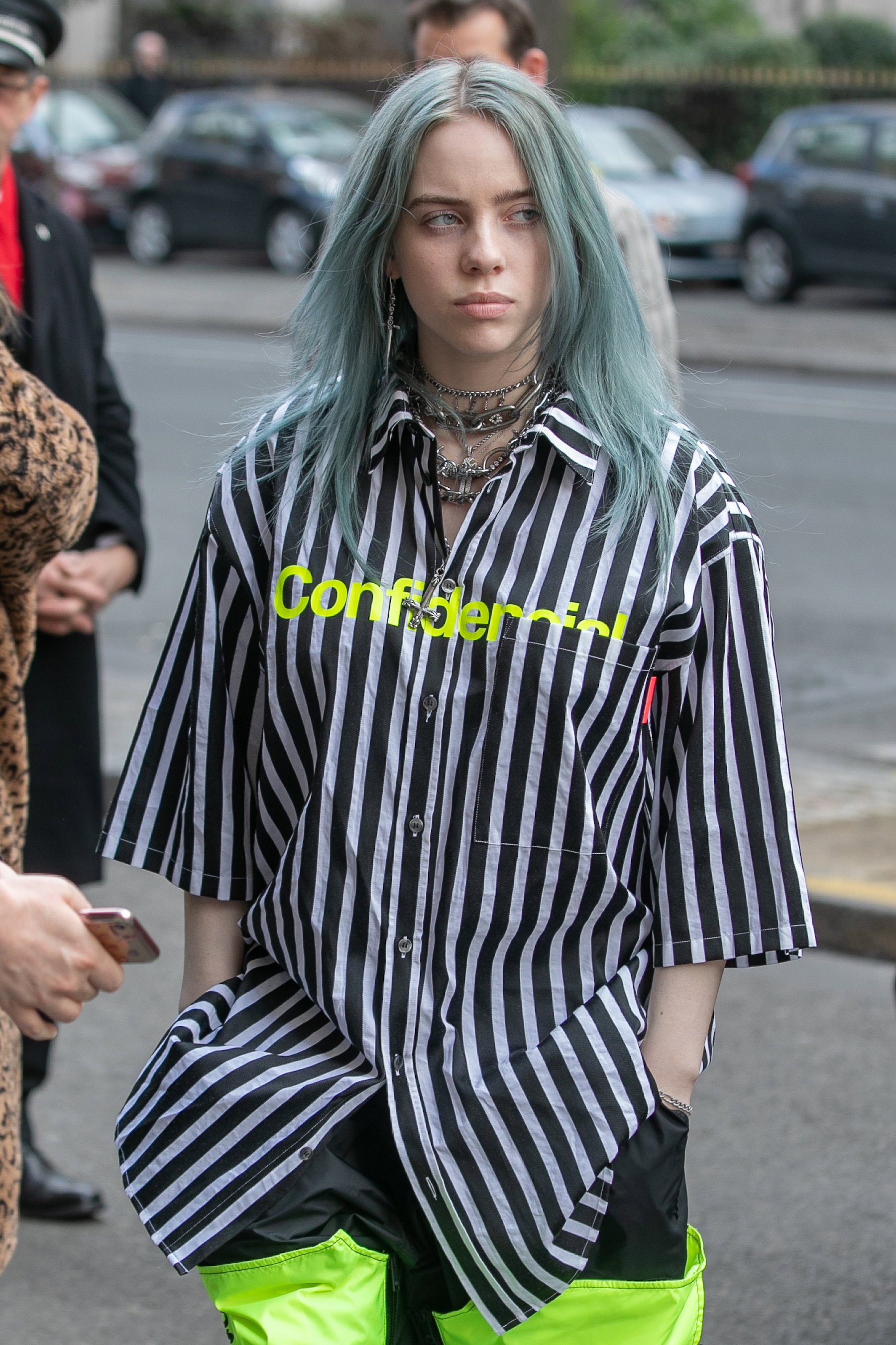 Billie Eilish ma stalkera! „Za każdym razem kiedy podjeżdżam pd dom, boję się, że czeka na mnie, i na ogół tak jest” – wyznała