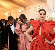 Anne Hathaway zdradziła sekret na temat swojej roli w „Diabeł ubiera się u Prady”. Reakcja fanów – bezcenna!