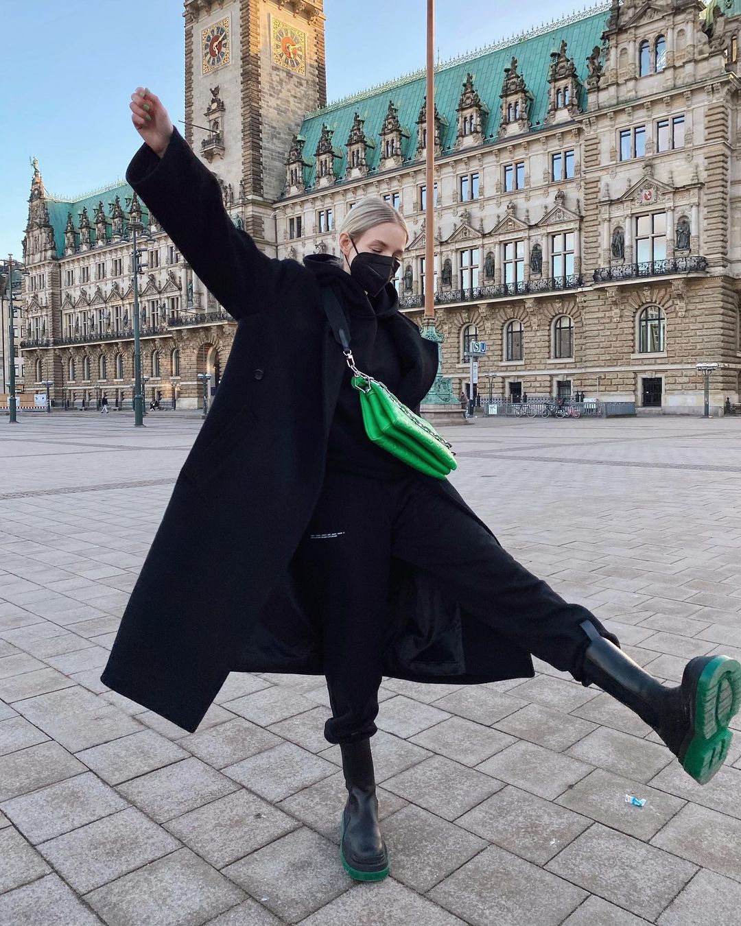 3 rzeczy, które influencerki noszą do dresu, kiedy wychodzą z domu. I chcą wyglądać szykownie