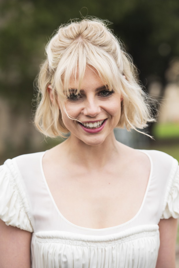 Krótkie fryzury - inspiracje. Lucy Boynton