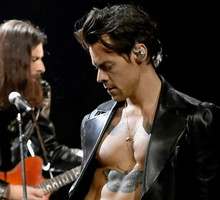Grammy 2021: Harry Styles odtworzył look z „Clueless” i powiedział coś, czego telewizja nie puściła. Ale my wiemy!