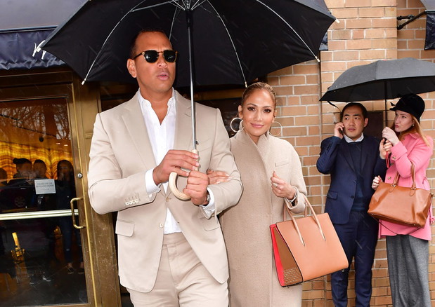Jennifer Lopez i Alex Rodriguez przyłapani na randce przez paparazzi