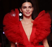 Kendall Jenner stworzyła własne perfumy! Jak pachną? To może budzić kontrowersje