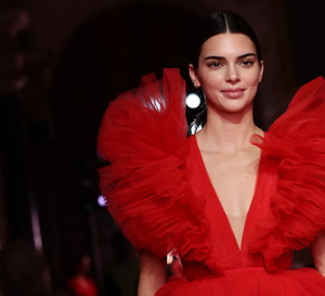 Kendall Jenner stworzyła własne perfumy! Jak pachną? To może budzić kontrowersje