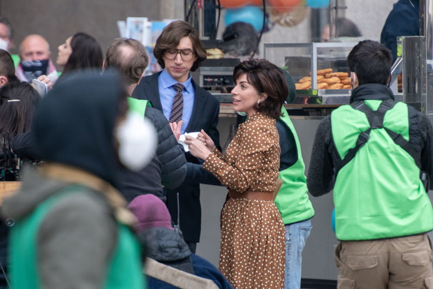 Lady Gaga i Adam Driver na planie filmu „House of Gucci”