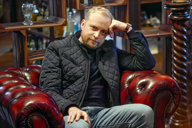 Piotr Adamczyk zagrał w serialu „Hawkeye”? Wiele na to wskazuje!