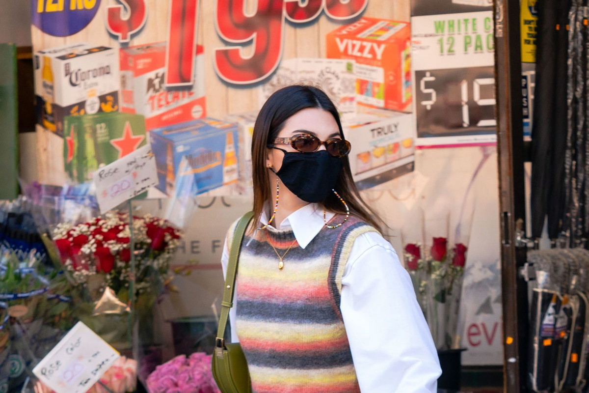 Kendall Jenner i francuskie it-girls przekonują, że tę jedną rzecz warto mieć w szafie w tym sezonie. Top modelka postawiła na model z popularnej sieciówki!