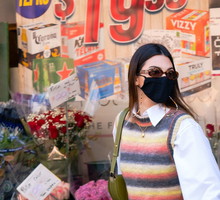 Kendall Jenner i francuskie it-girls przekonują, że tę jedną rzecz warto mieć w szafie w tym sezonie. Top modelka postawiła na model z popularnej sieciówki!