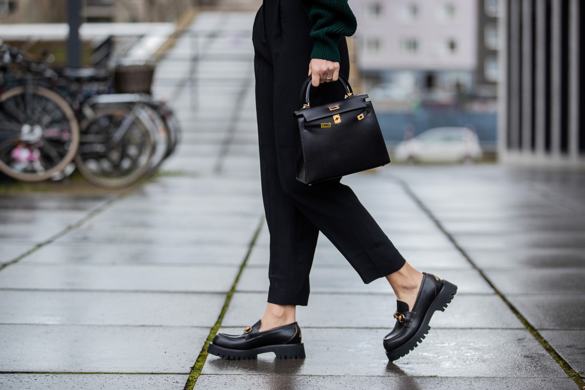 Loafersy to jedne z najmodniejszych butów na wiosnę. Zapomnijcie jednak o klasycznych modelach, teraz nosi się inne