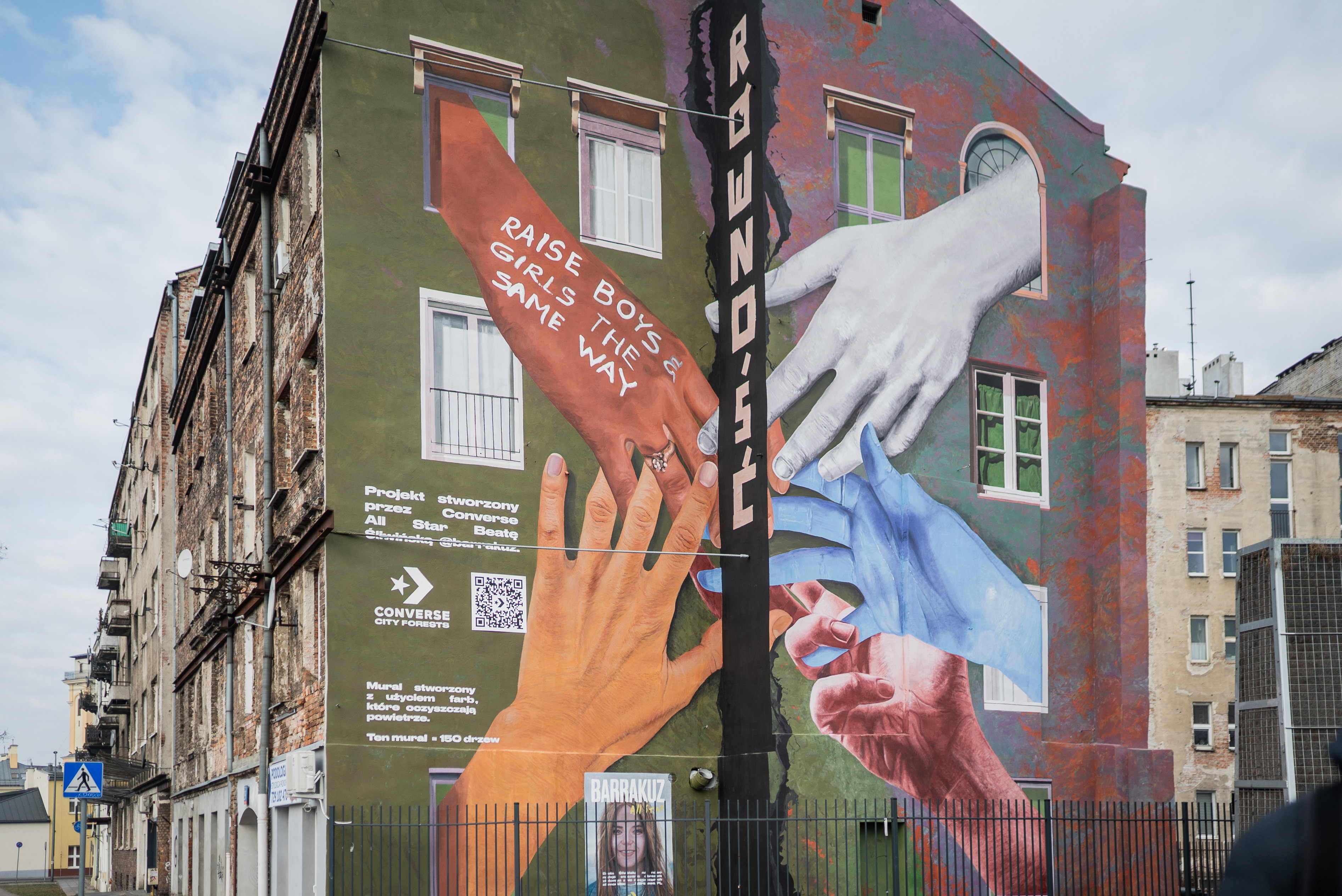 Mural autorstwa Barrakuz na warszawskiej Pradze