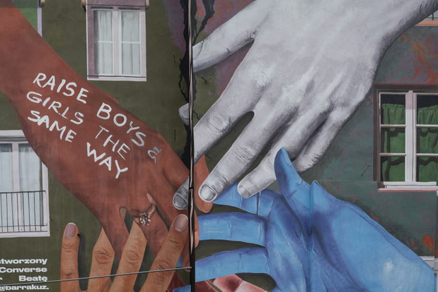 Mural autorstwa Barrakuz na warszawskiej Pradze