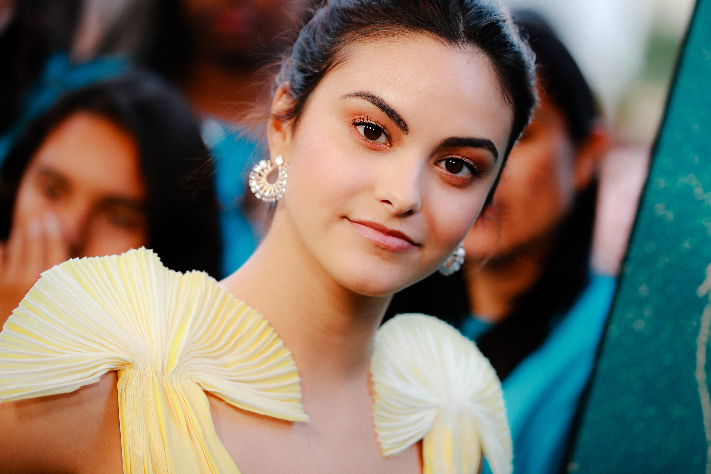 Dlaczego Camila Mendes używa dezodorantu przed pójściem spać? I (przede wszystkim) czy to bezpieczne?