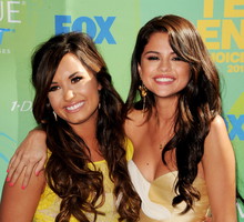 Demi Lovato i Selena Gomez przestały się przyjaźnić. Co się stało?