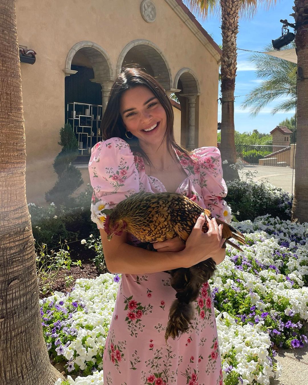 Kendall Jenner założyła tę samą sukienkę co Selena Gomez i rozpętała burzę w sieci. O co poszło?