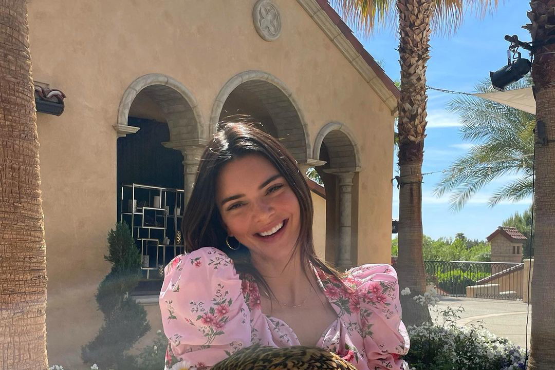 Kendall Jenner założyła tę samą sukienkę co Selena Gomez i rozpętała burzę w sieci. O co poszło?
