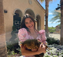 Kendall Jenner założyła tę samą sukienkę co Selena Gomez i rozpętała burzę w sieci. O co poszło?