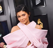 „Forbes” opublikował ranking najlepiej zarabiających gwiazd. Na szczycie Kylie Jenner. Tym razem nie zawyżyła swoich dochodów?
