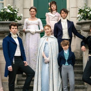 „Bridgertonowie” zdetronizowani! Nie są już najczęściej oglądaną produkcją na Netfliksie. Zdziwicie się, co jest