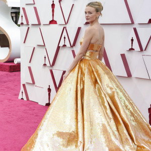 Oscary 2021: Najpiękniejsze stylizacje gwiazd z czerwonego dywanu / Carey Mulligan