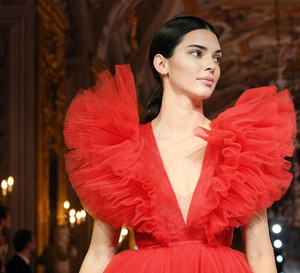 Kosmetyki, których używa Kendall Jenner możesz kupić w Polsce. To gwarancja pięknej i promiennej cery!