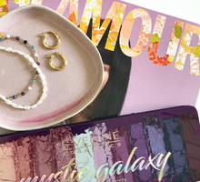 Najmodniejszy wiosenny makijaż? Wykonasz go kosmetykami Eveline Cosmetics. Przetestowałyśmy nowości i jesteśmy zachwycone