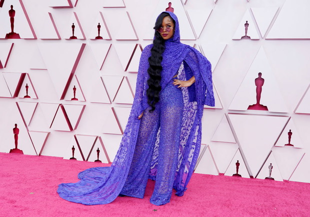 Oscary 2021 stylizacje gwiazd: H.E.R