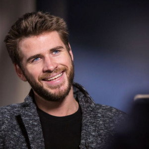 Liam Hemsworth przedstawił rodzicom nową dziewczynę. Kim jest Gabriella Brooks?