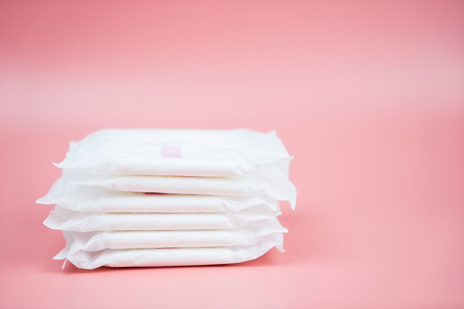 Kolejna popularna sieć supermarketów walczy z ubóstwem menstruacyjnym. Oby więcej takich akcji!