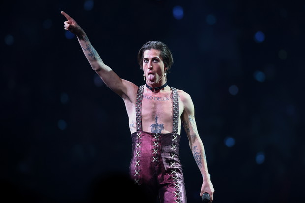 Damiano David podczas Eurowizji 2021.