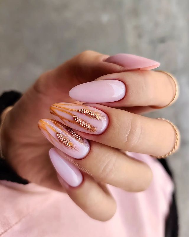 Kawior na paznokcie - jak wykonać i nakładać tę ozdobę? Postaw na oryginalny manicure!