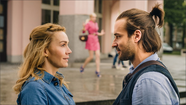 Kadr w filmu „Miłość na pierwszą stronę”