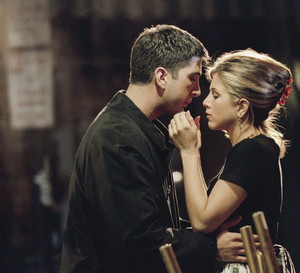 Rachel i Ross byli zakochani nie tylko w serialu „Przyjaciele”! Jennifer Aniston i David Schwimmer mieli romans?