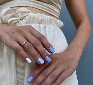 Lakiery monofazowe, czyli bardziej elastyczna forma hybryd. Recenzja monofazy w manicure