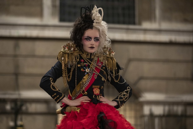 „Cruella” zachwyca stylem i rozmachem