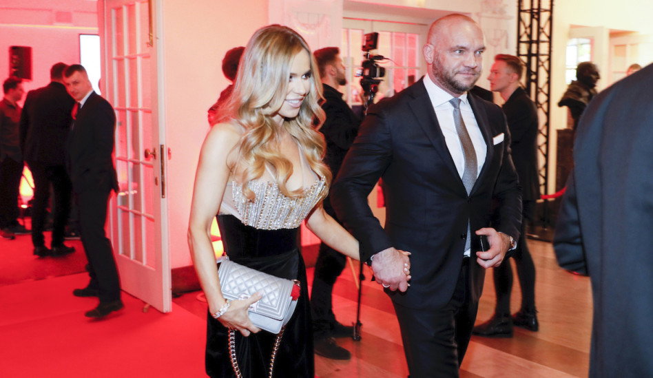 „Dziewczyny z Dubaju”: Wiemy, kto zagra w kontrowersyjnym filmie, którego producentką jest Doda / Doda i jej mąż Emil Stępień – producenci filmu